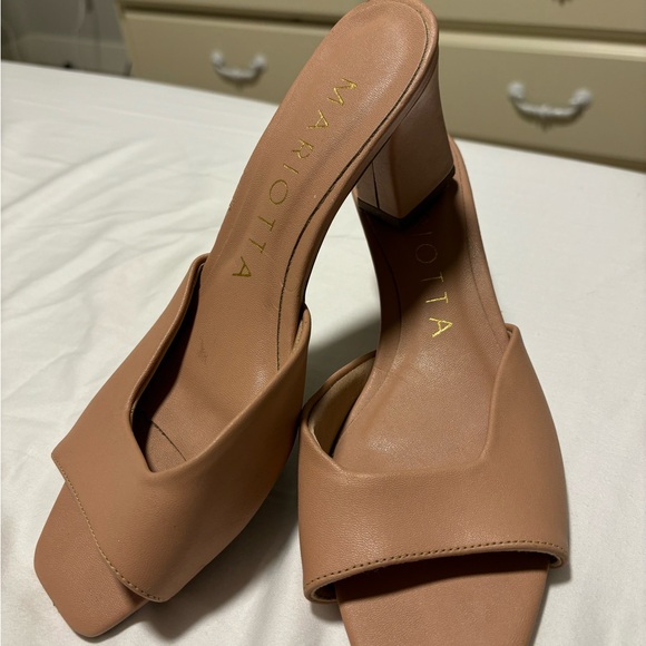 Sandal Size US 6 - Picture 2 of 3